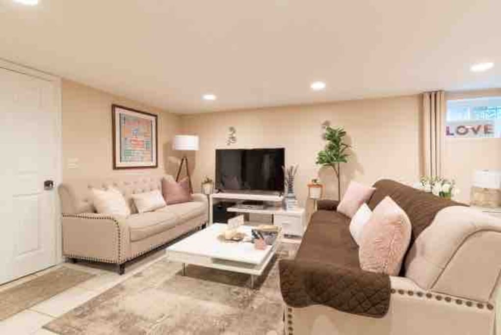 Lovely and Well Appointed Suite w/ Indoor Parking