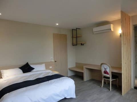 Zengin Cafe - Luxury King Room (1 Double Bed)