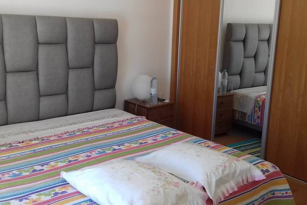 Quarto 2 com casa de banho partilhada