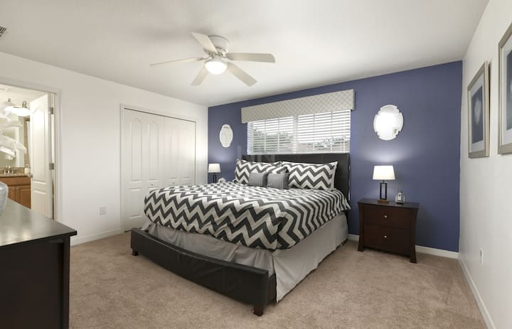 Relax in our suite with a king-size bed and ceiling fan.