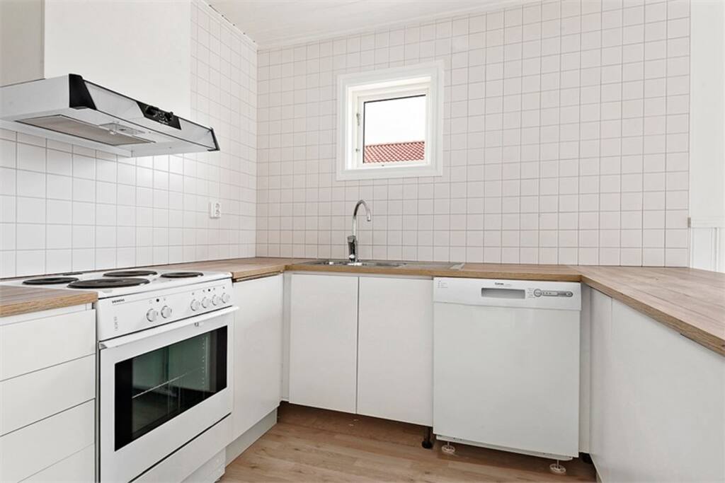 Kök med diskmaskin