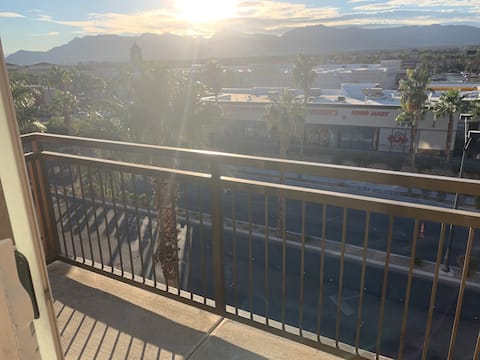 Private Room w/ AC, WiFi, Washer & Dryer!