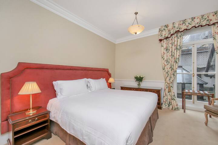 10 Curzon Street, 1 Bedroom gallery image 5