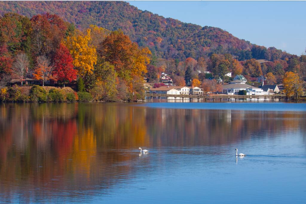 A.E. Holler "Rainbow" Cottage in Lake Junaluska NC Houses for Rent in