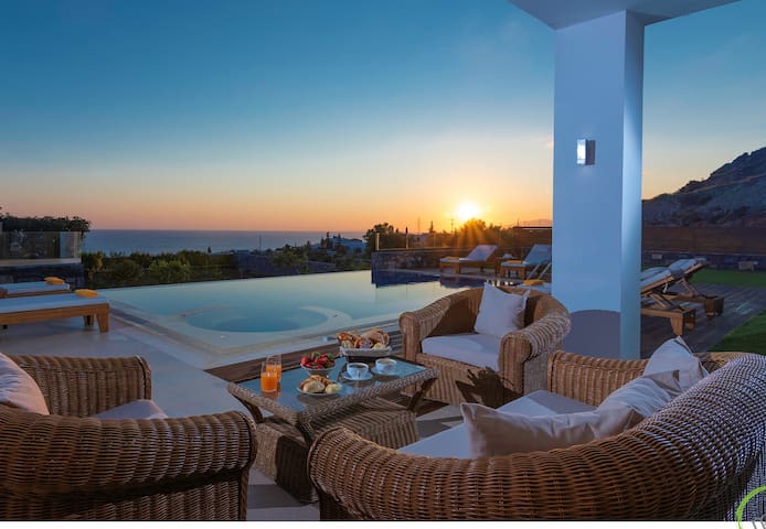 Luxury IRIDA VILLA in Hersonissos,with heated pool