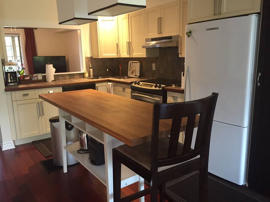 Cook a nice meal at home in the spacious, well-equipped kitchen. Our local grocery store is just a short walk away!