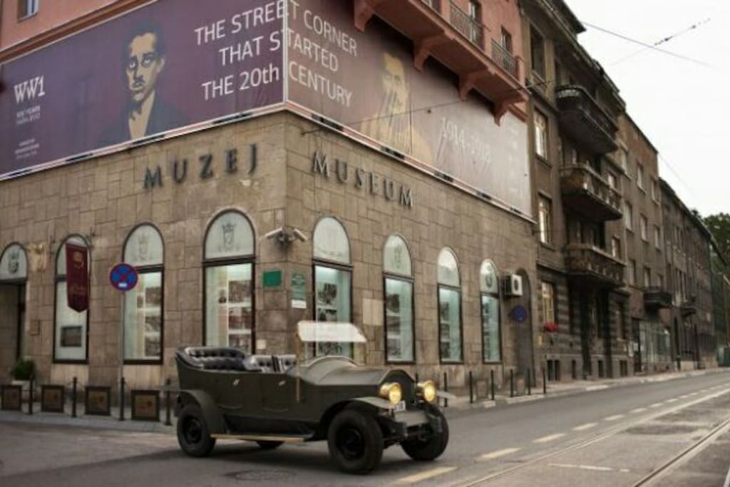 Muzej 1878-1918 is a museum located in the centre of Sarajevo, at the beginning of my street, so you can be there for second and learn about this period of the history of Bosnia&Herzegovina, which begins with the invasion of the Austro-Hungarian Empire and finishes with the end of the 1st World War. Here you can see very important documents of the central empire and some objects of the murderer of Archduke Franz Ferdinand, a Serbian activist. Really, if you are a history-lover, this museum is very small (only one room), but very, very, very interesting and here you can learn a lot about one of the most important moments of the European history.