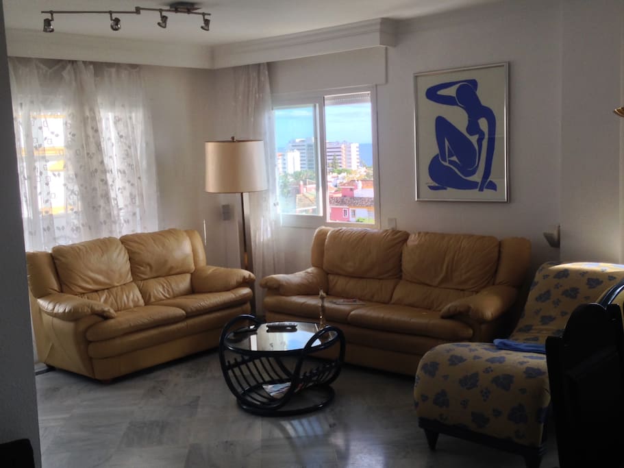 Large Penthouse Lounge & Views