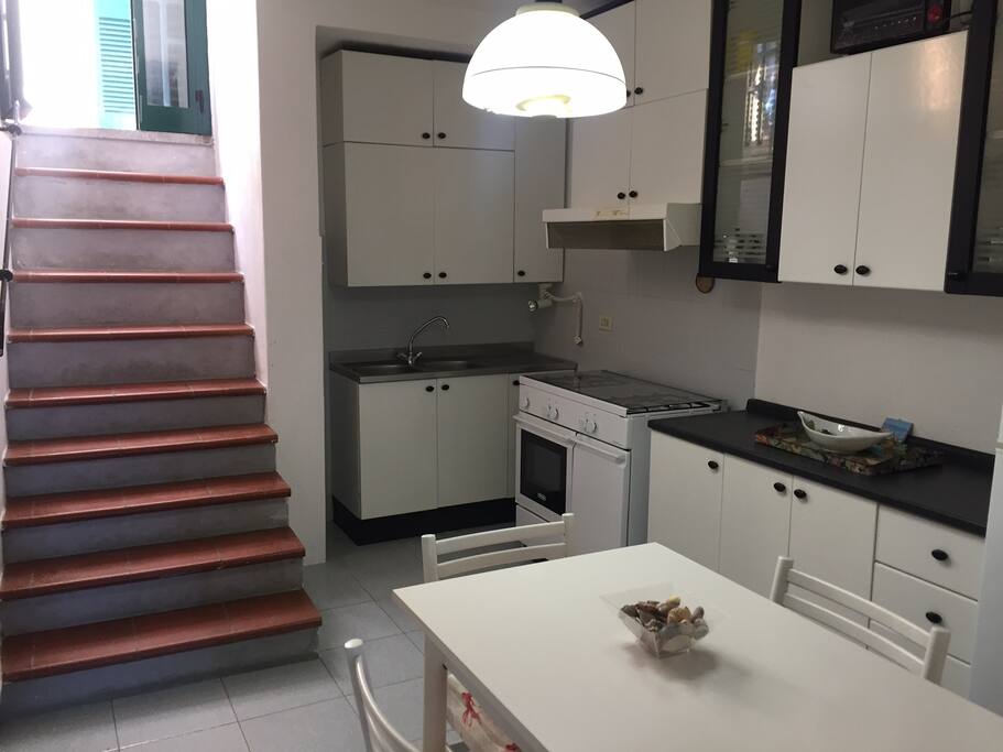 Scala di ingresso e cucina