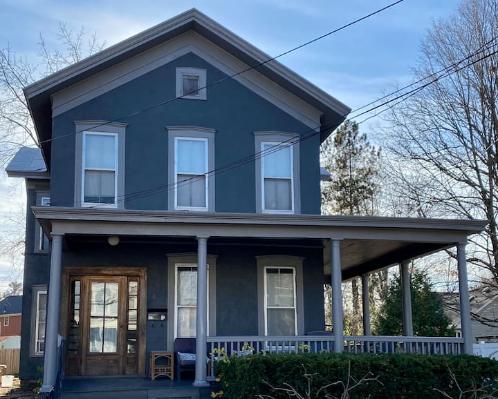 Hot tub! 3 Bedroom 1/2 mile to Track and Downtown Apartments for Rent