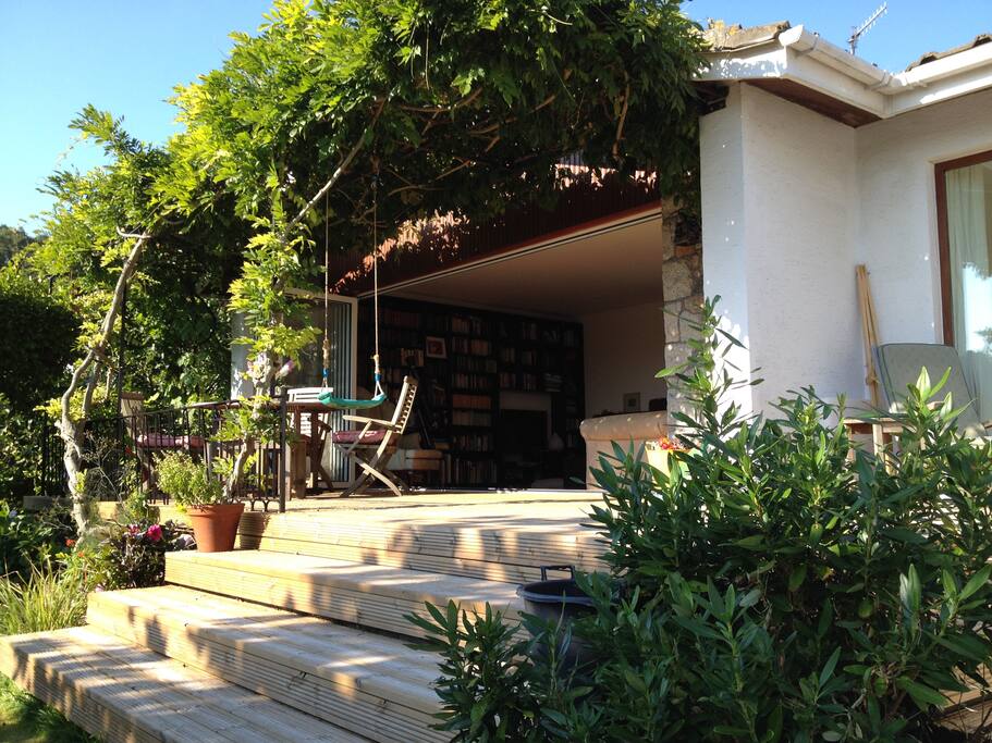 Steps from decked area down to lawn.