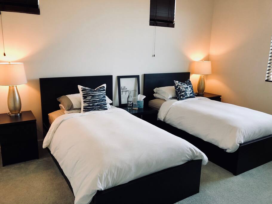 Modern and cozy twin bedroom in Silicon Valley!