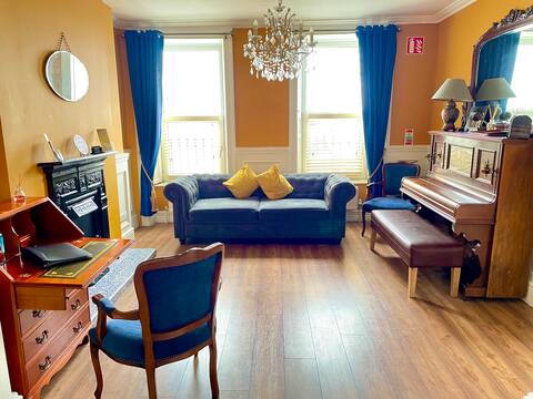 Spacious Luxury 5 Bedroom Guesthouse