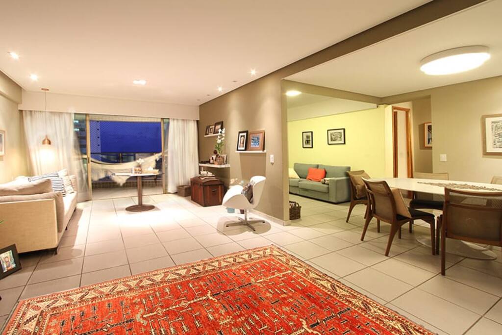 Sala com varanda e quatro ambientes/ living room with balcony and tv room