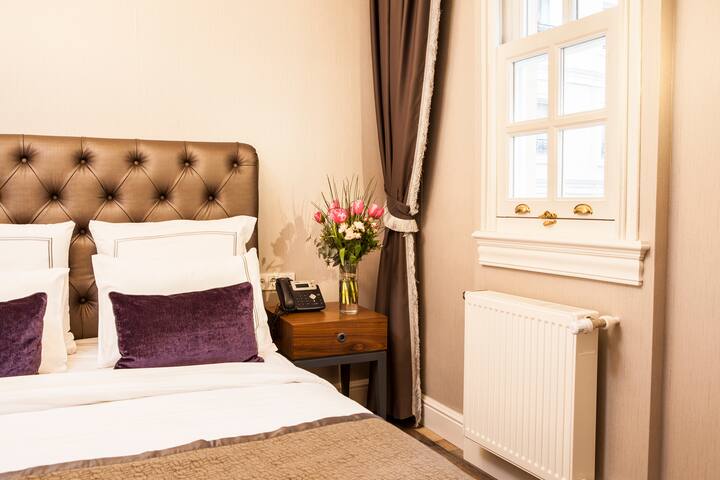 Deluxe Three Bedroom Apartment Pera Flats gallery image 5