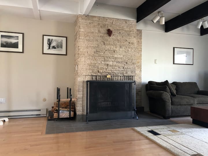 3 Level Condo Only 2 Miles From The Slopes - Stratton, VT