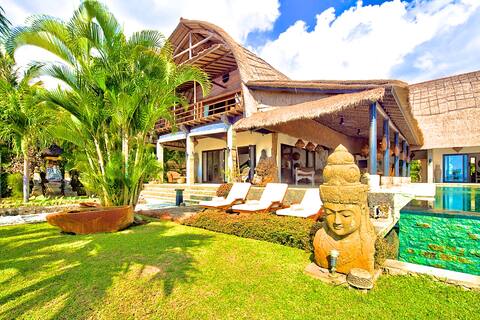 5 star Beach Villa Buddha near Lovina.