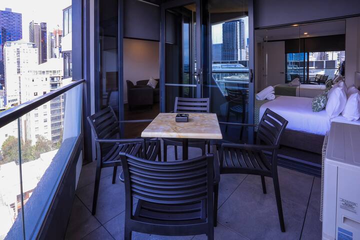 3 Beds 2 Bath City Apt Free Parking/WIFI/Gym/Pool gallery image 5