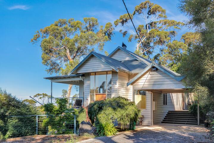 Luxury Lorne Family Home gallery image 2