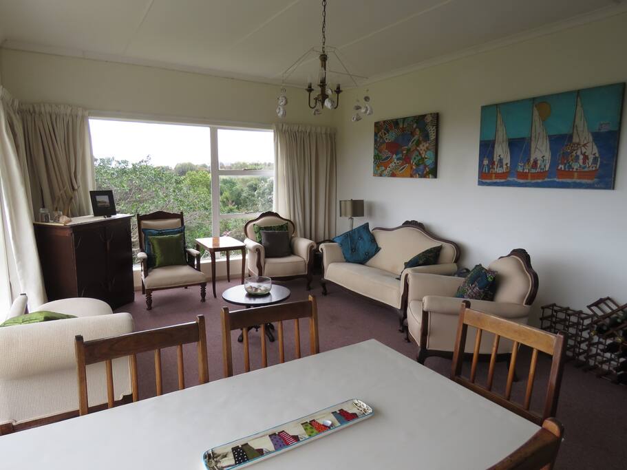 Lounge & dining
