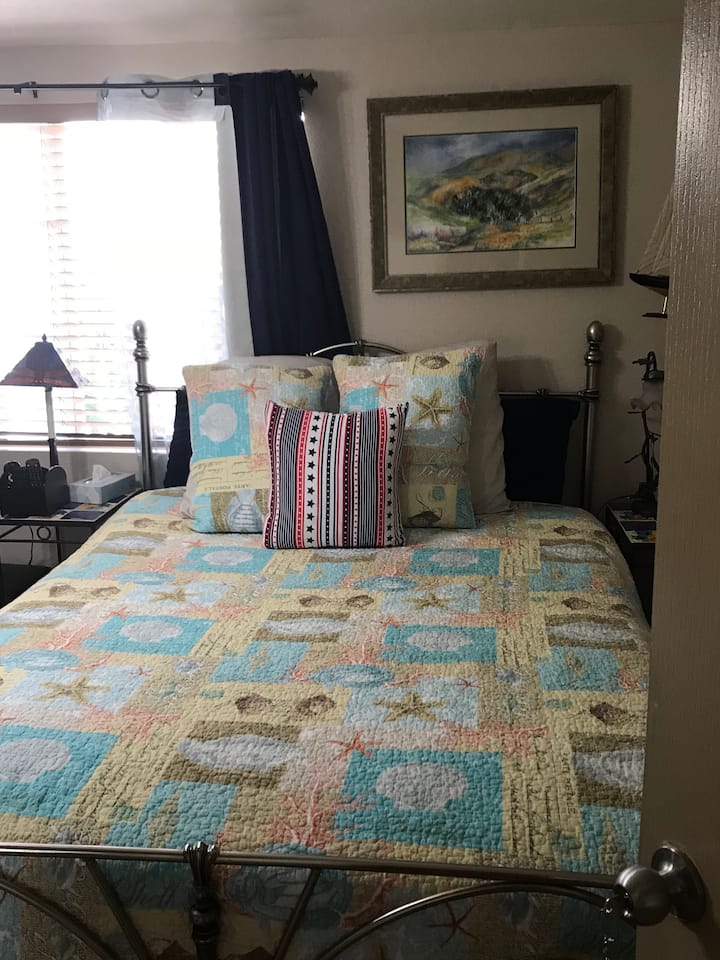 Ocean Dance room bed