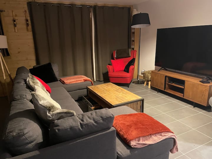 4-bedroom Ski-in Ski-out Top Floor Apartment - Tignes