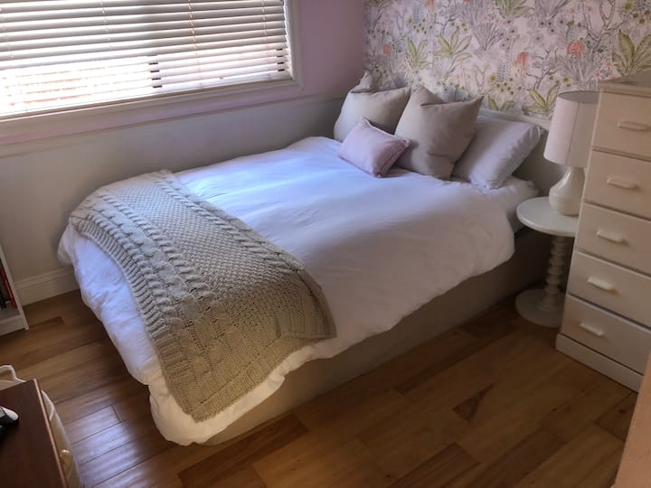 Dhomë gjumi # 4-krevatme madhësi të plotë