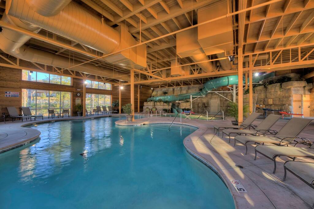 Branson Splash-a-Torium Indoor/Outdoor Pool