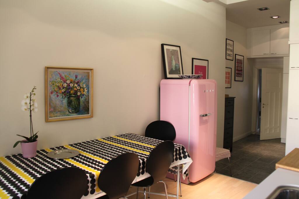 Kitchen table with MARIMEKKO table cloth and charming pink Smeg retro fridge/freezer