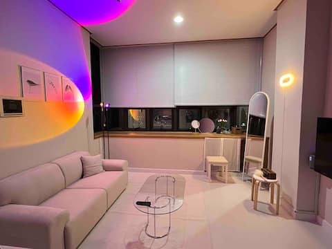 “Warm and emotional duplex modern house” # date restaurant # flexible check-in out # remodeled