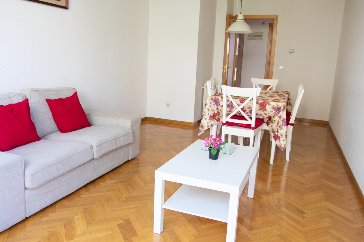 Top performing Airbnb: Lovely and quiet flat near Madrid city center in Arganzuela