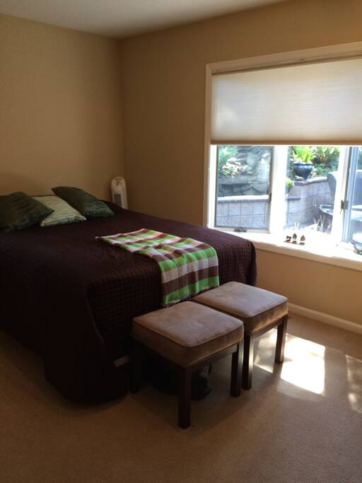 Bedroom with queen size bed