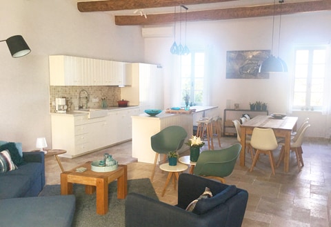 กว้างขวางและโปร่งสบาย