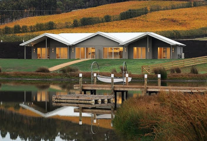 Luxury Retreat next to Josef Chromy Vineyard