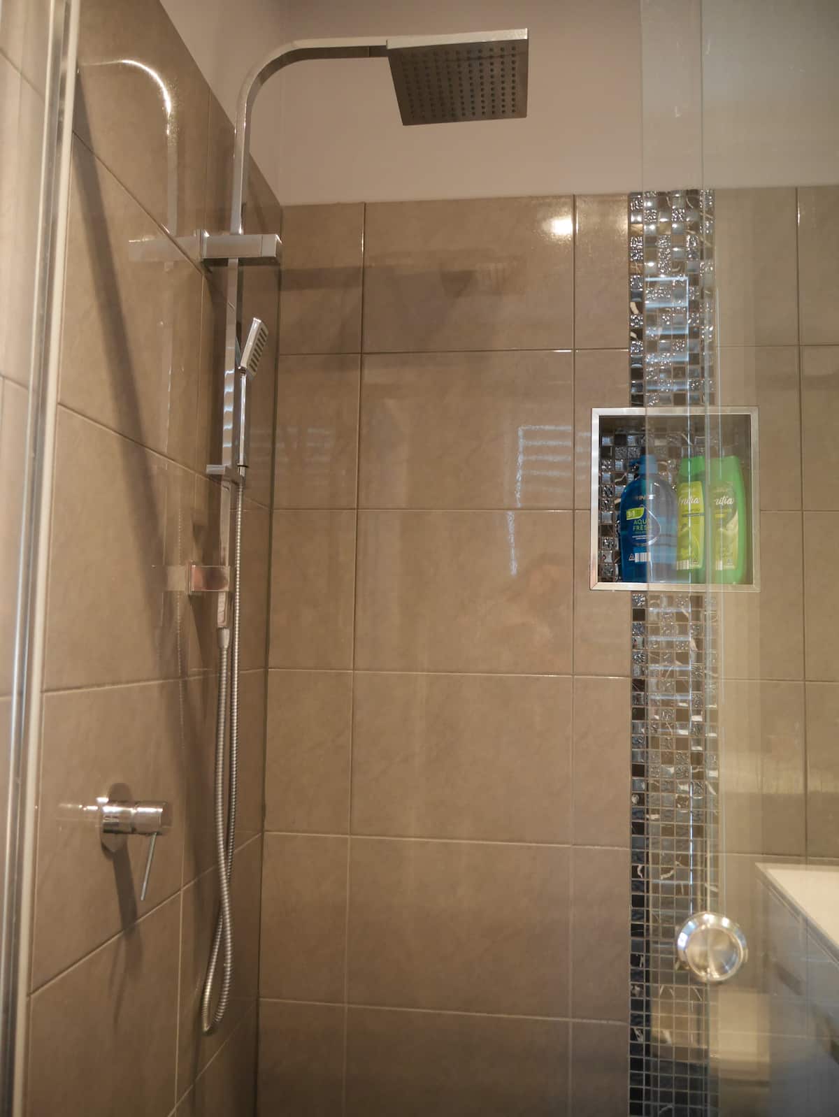 Cosy 4 Bedroom Home with Spa Quiet Location, photo 10