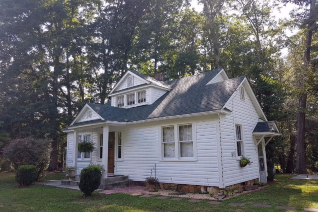 Charming 1940's Craftsman Houses for Rent in Blairsville,