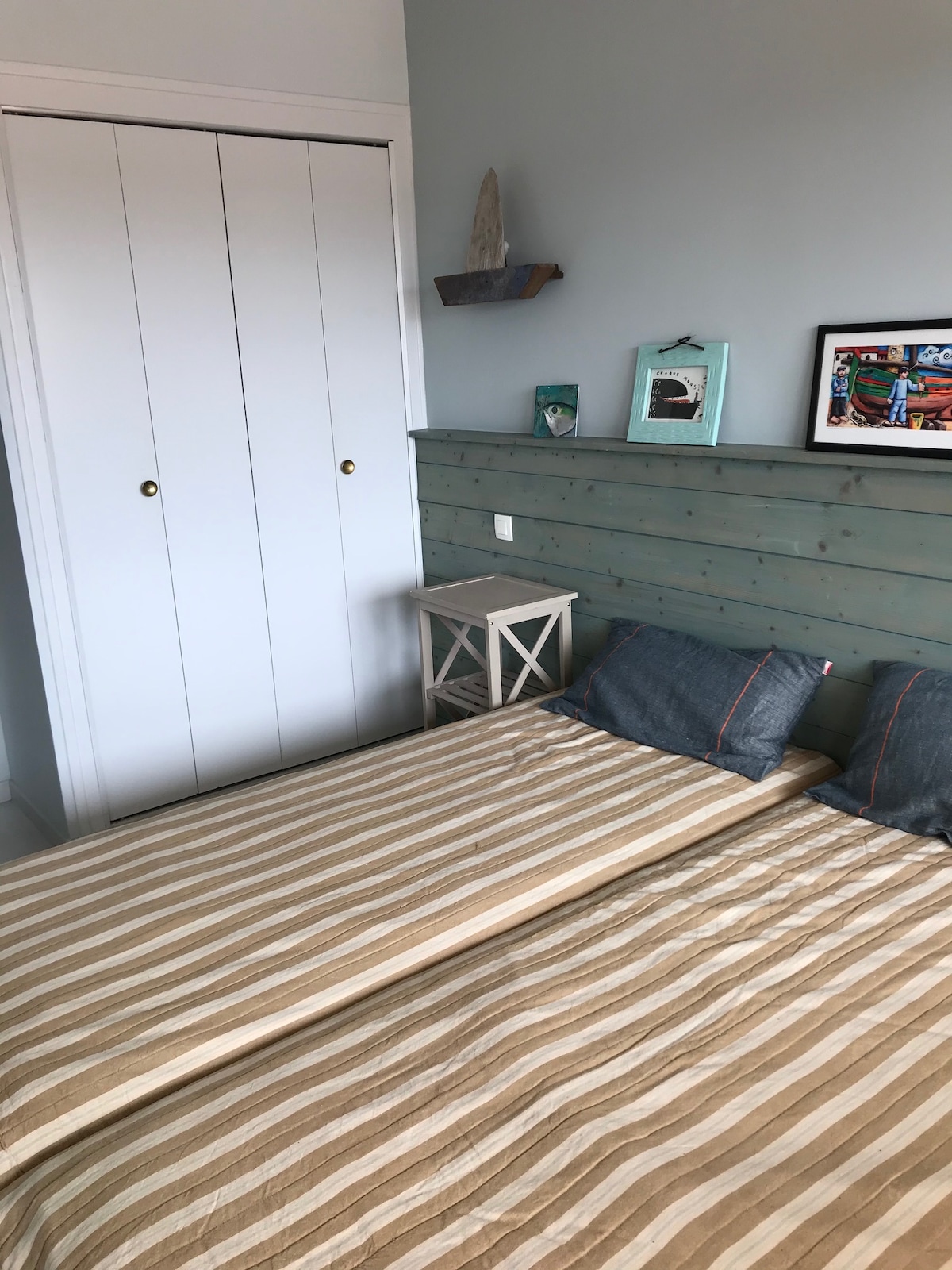 غرفة 2
2 سرير فردي
90x190 سرير
