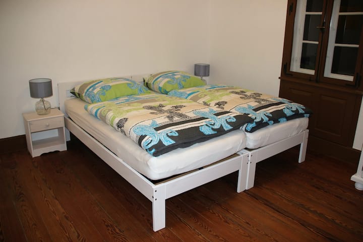 Schlafzimmer, Betten auch einzeln stellbar