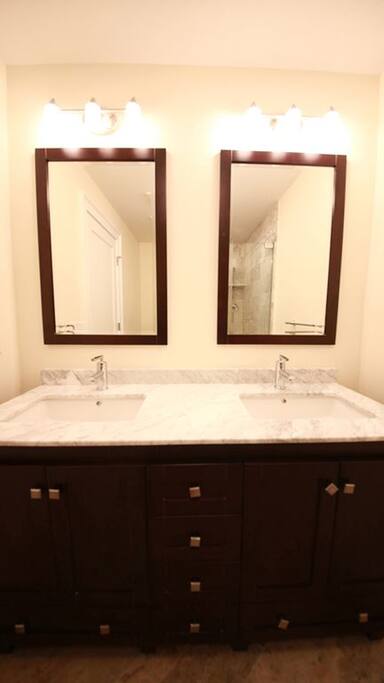Bath 2 Master en suite