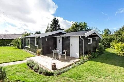 Unique house. Wood-burning stove, shelter and local sauna.