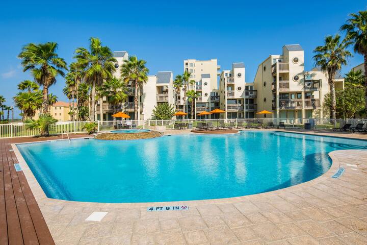 Bright dog-friendly condo w/ large balcony, & shared pool and hot tub!