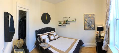 Wicker Park: Newly-Furnished Nest Close To It All!