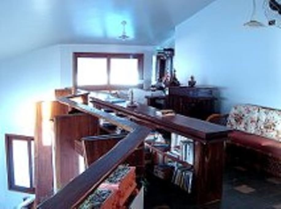 Dispomos de alguns livros para a sala de Leitura . Mesa de bilhar e mesa para carteado com uma Linda visão para o mar !