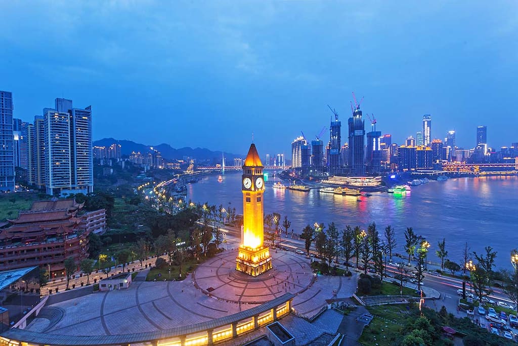 小区大门外一景