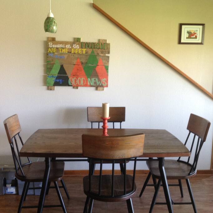 Kitchen table - has extra seating can seat 6-7
