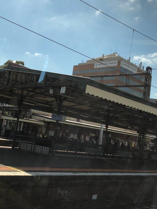 Direct service to Caufield Station (Monash University Caufield)