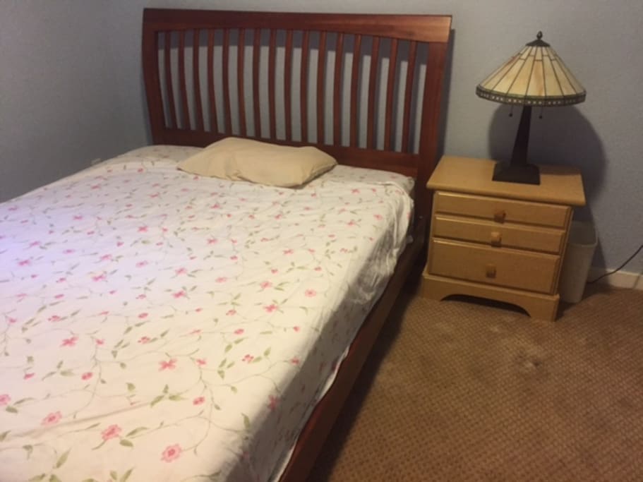 Queen size bed, carpeted room, quite and private