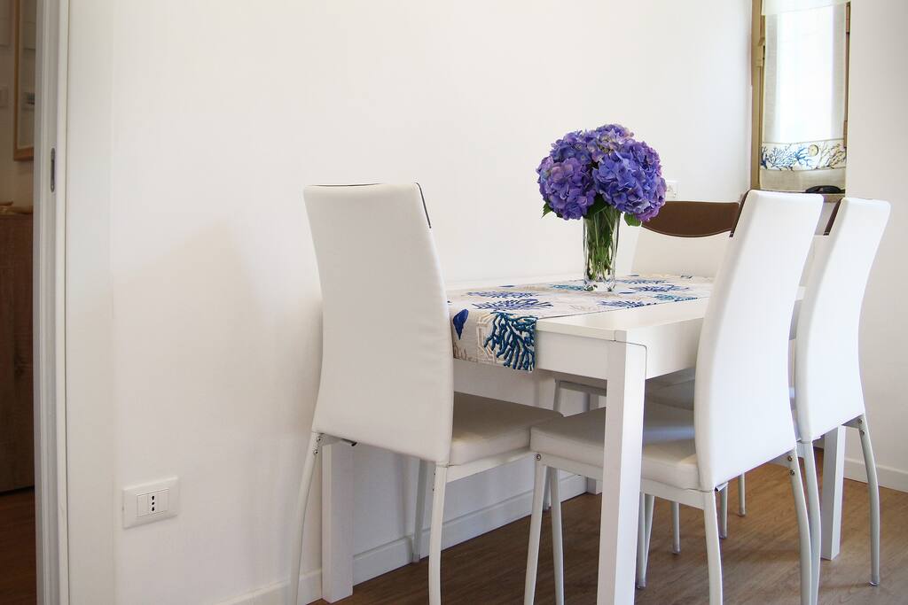 Tavolo da pranzo.