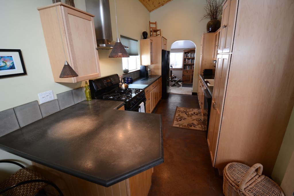Kitchen back to the book nook. Fully equipped kitchen.