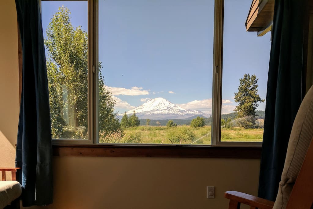 The View of Mt. Adams from your room. "Beautiful room and beautiful farm in a beautiful and special place!" - Scot